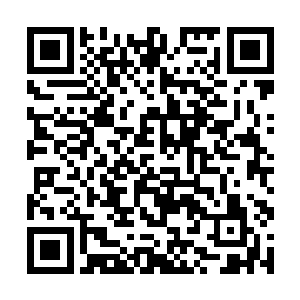 这些普通人一般都通过做苦力还有其他的事情来谋生二维码生成