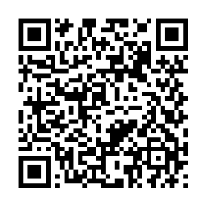 这会儿同样也没有察觉到自己身上多出了一件东西二维码生成