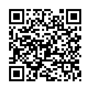 这位侍者直接将苏落带到了大堂边上的小门二维码生成