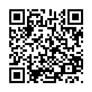 这位先生手上的这个玩具熊还要一万多呢二维码生成