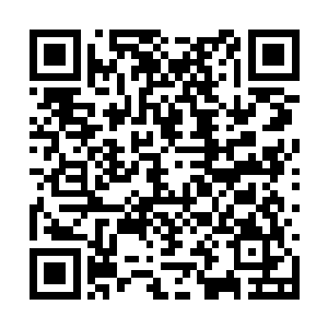 这位老先生有几个问题想问问你……你先配合一下二维码生成