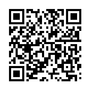 这只手诡异的在两人中间突兀的出现二维码生成