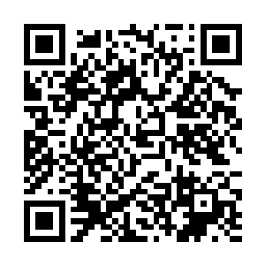 这女人竟然还笑嘻嘻的一副无所谓不多也不避的姿态二维码生成