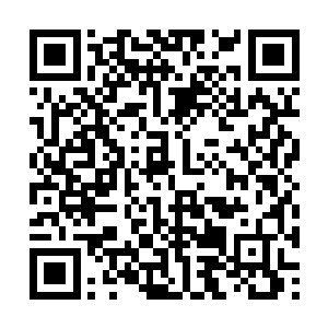 这恐怕是她人生当中第一次见到如此没有风度的人二维码生成
