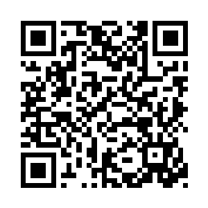 这时候左雅思却是笑嘻嘻的拿出来了一样东西二维码生成