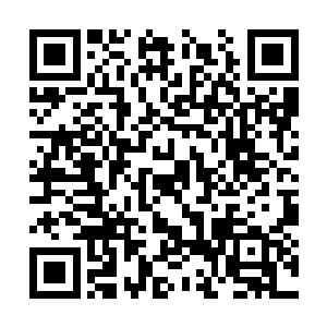 这时候洪卫国带着兰若溪和洪星宇老夫妻走了过来二维码生成