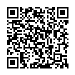 这时候要是说悄悄话的话很有可能回被秦静听到二维码生成