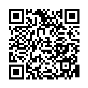 这时石玉调好了两杯鸡尾酒给他们端了过来二维码生成