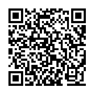 这是一个暴露在荒天云海之中的悬崖峭壁的顶端二维码生成