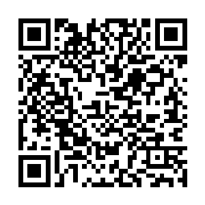 这是一支由十几辆嘎斯制重型载重卡车组成的车队二维码生成