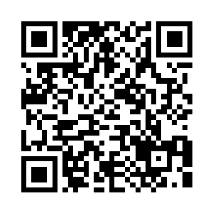 这条峡谷两侧的山峰全都是尖锐的石棱二维码生成