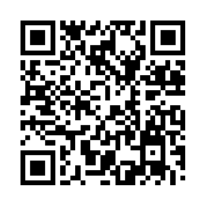 这枚盾牌由数块棱角分明的几何体构成二维码生成