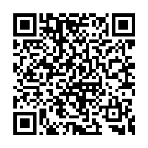 这样亲密无间的距离里两个人的呼吸交织在一起二维码生成