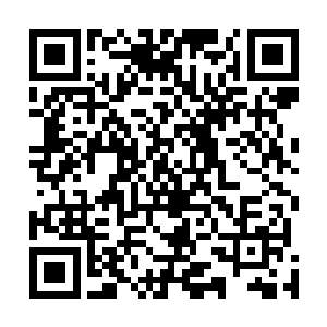 这爷俩说什么都没想到柳逸尘在大庭广众之下就动手动脚二维码生成