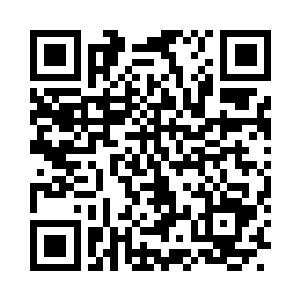 这片空旷的所在只有面前这面最高大的墓碑二维码生成