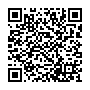 这西装男的意思简而言之就是人穷就不要多废话二维码生成