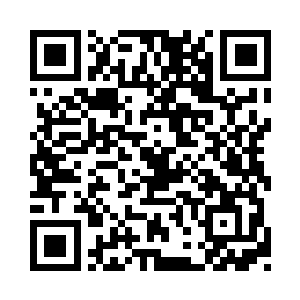 这里他可以很方便地拍摄到两个角度的画面二维码生成