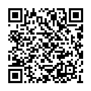 这里已经被方大海用废弃汽车做成了一个口袋型二维码生成