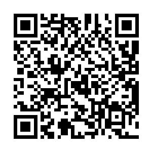 这里无形之中也就成为了一个有着各种博弈考量的地方二维码生成