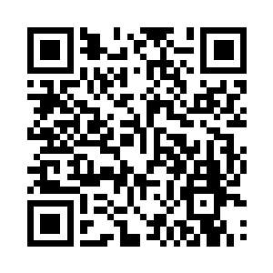 这间包厢里候着十几个这样的服务员二维码生成