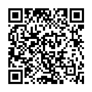 这飞天殿便是当时铁战初来战龙峰时住过的那间大殿二维码生成