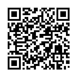 进入的三个斗篷客吸引了他的注意二维码生成