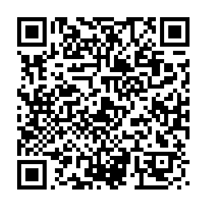 远处柜台后面的那个刚刚和张铁说话的老头正喝着茶水准备看热闹二维码生成