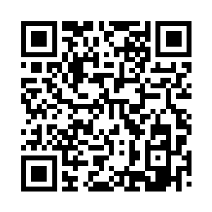 远近不同的地面上稀稀拉拉有趴着人二维码生成