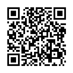 远远能看见坦克炮塔的顶部舱盖是打开的二维码生成