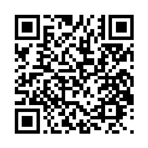 连俢肆便把后背半倚在了门边的墙壁上二维码生成