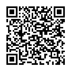 连俢肆已经弯腰把被他撞掉的东西从地上捡了起来二维码生成