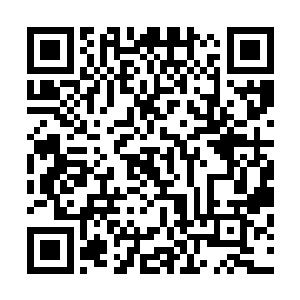 连俢肆抱紧瘫软在怀里大口大口喘着气且衣衫不整的小丫头二维码生成
