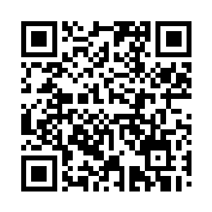 连凤瑾元站在府门口轻抚着子睿的头时二维码生成