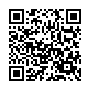 连小女孩也满是紧张的看着哥哥和四周二维码生成