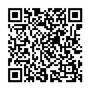 连漂浮在古巨星和卫星之间的陨石碎片和宇宙尘埃撞击在身上二维码生成