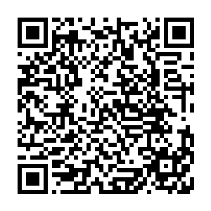 连着那三叉戟一起被重新回到米迦勒手中的投影之枪一枪轰成了碎片和肉酱二维码生成