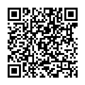 连自动步枪加行囊一共二十多公斤的负重压在肩上二维码生成