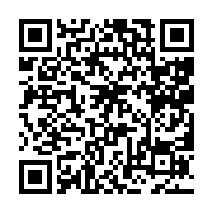 迟钝身体感觉中是有一只有力的手掌抓住她的肩摇晃二维码生成