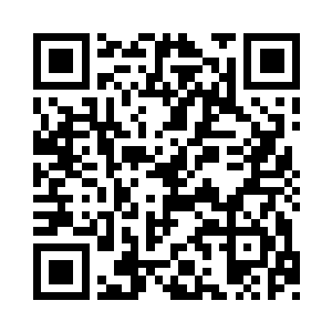 透明的扁扁珠子从周剥皮敞开的腹腔中掉落二维码生成