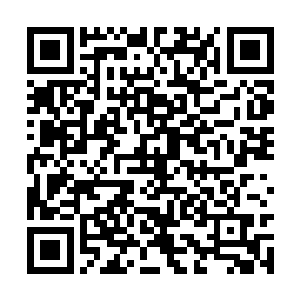 透过衣服很容易感觉到他的体温穿过衣服传了过来二维码生成