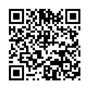 透过车门便看到正在不断抽烟的刘福二维码生成