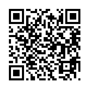 通红的双眼无力地望着昏暗的天花板二维码生成