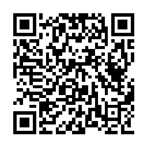 逼入视线里的这双眼睛如同一片深不见底的漩涡二维码生成