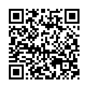 那一群人正在前面的柜台前和店小二争执着二维码生成