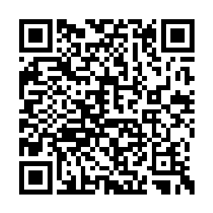 那三个美食家和一群懂行的人立刻窃窃私语起来二维码生成