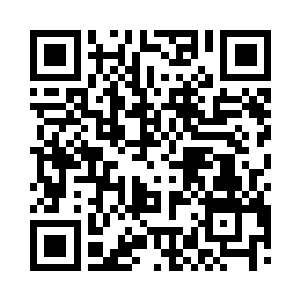 那两个人在庞德走近的时候回过头来看了一眼二维码生成