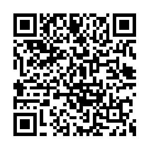 那两弹出的长刀如同被一根无形的丝线拴着一般二维码生成