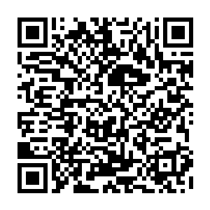 那个四十多岁的金发男子把目光从张铁身上转移到了认识张铁的那三个人身上二维码生成