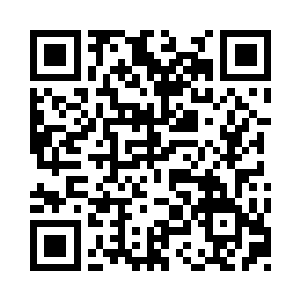 那个大腹便便的男子望着站在车前的萧易二维码生成