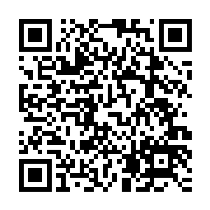 那个年纪最长却只能当小师弟的吕云长就嚷着去拿那柄打霜长刀二维码生成